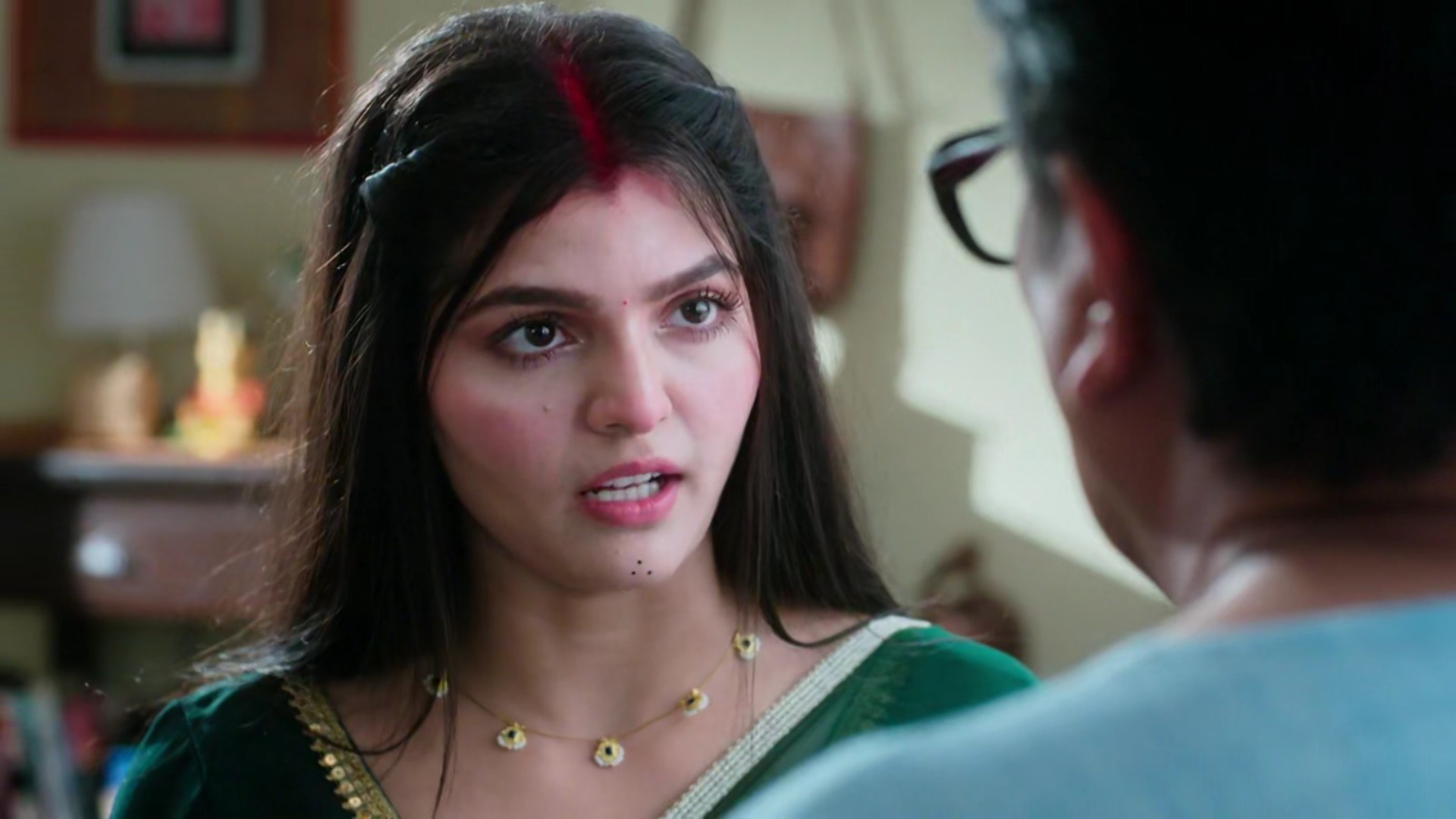 Aarti Anjali Awasthi 27th October 2025 Written update: Ravi got shot by a bullet; Anjali took him to Hospital