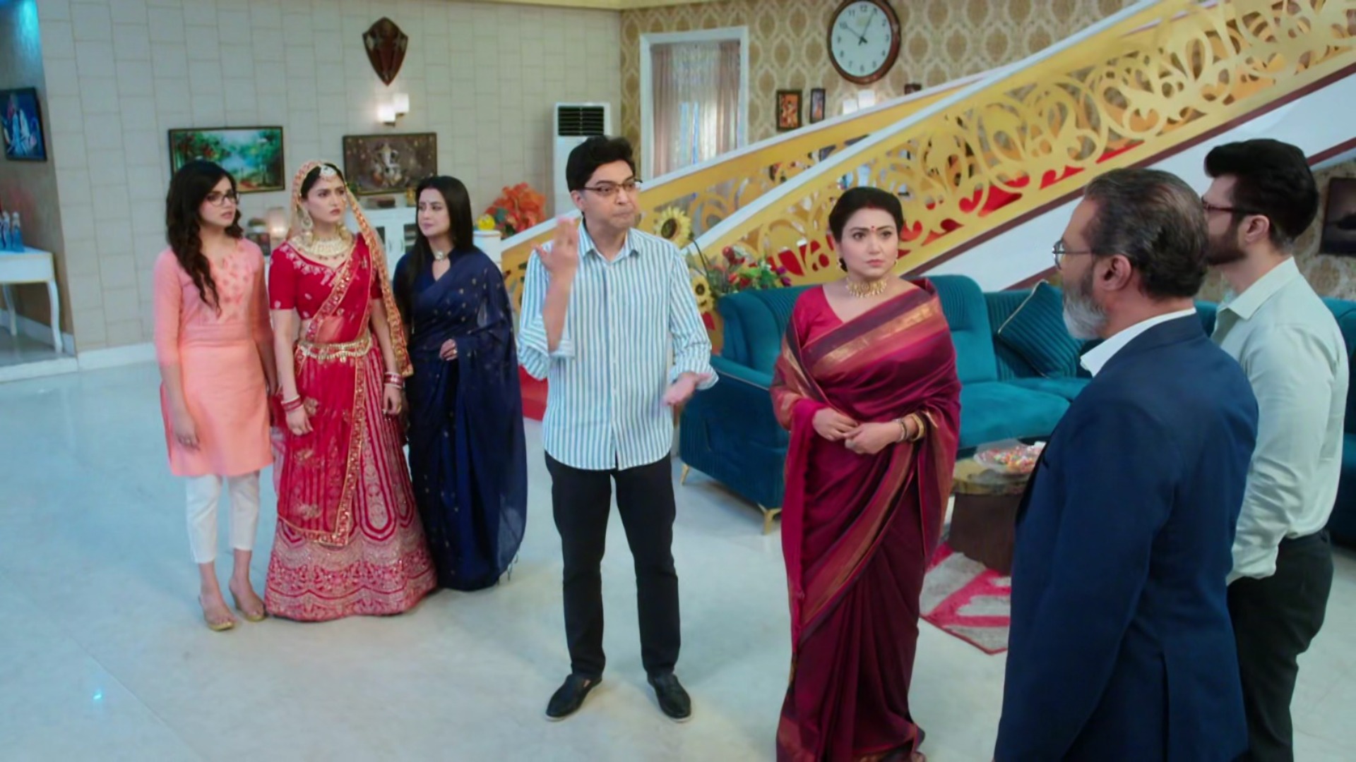 Aarti Anjali Awasthi 30th October 2025 Written update: Mehek's Grihpravesh; Ravi counting on his last few breathes