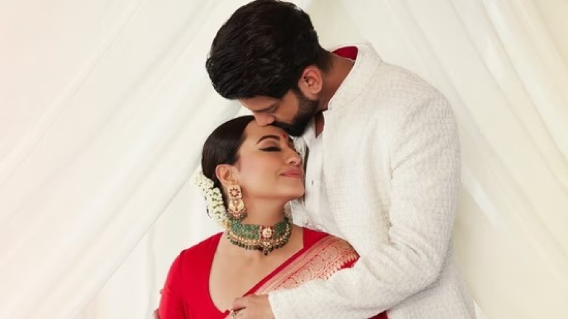 Sonakshi Sinha: Keeping Love Private: Sonakshi Sinha's Reason for Secrecy