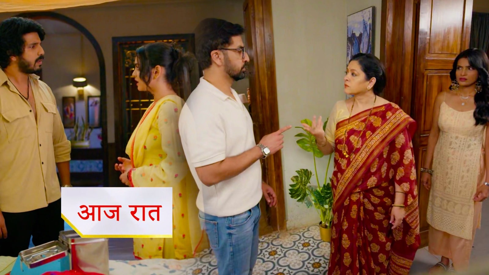 Udne Ki Aasha 18th October 2025 Written Update : रोशनी लौटी घर, तेजस ने मानी काकू की बात