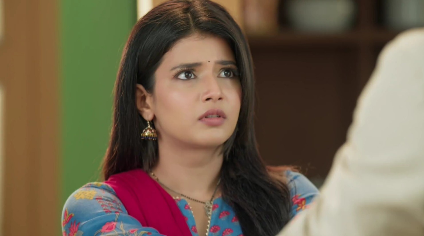Yeh Rishta Kya Kehlata Hai 4th June 2025 Written Episode Update: Anshuman holds Abhira's hands while Geetanjali and Maira practice for competition!